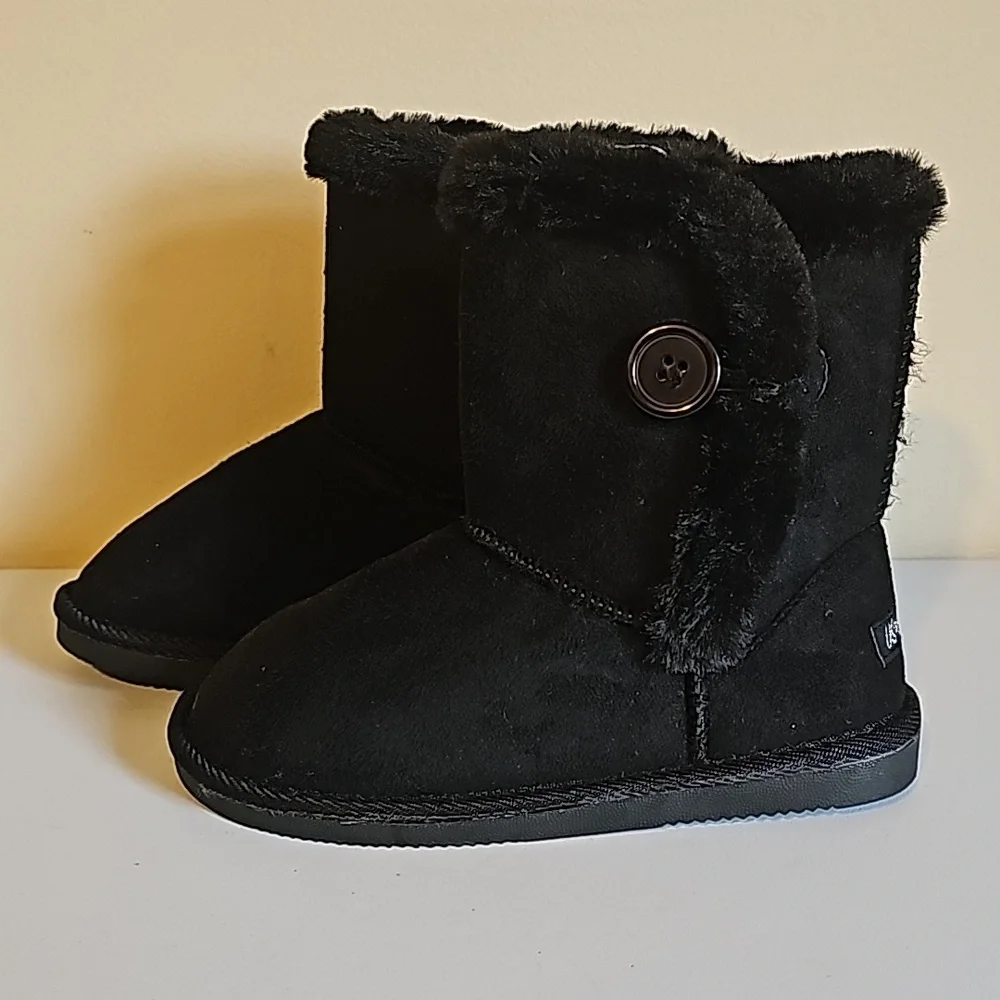 US Sports Girl's Black, faux fur lined, Suede Boots‎ Size 2